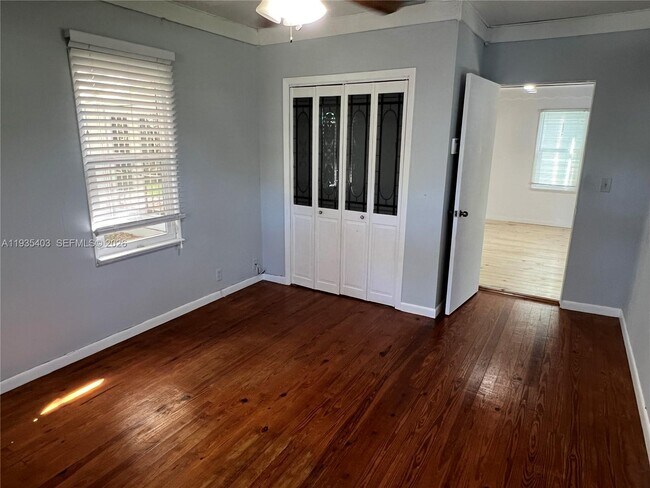 Building Photo - 606 SW 11th St