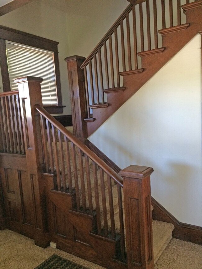 Building Photo - 5 bedroom house in the heart of Corvallis!