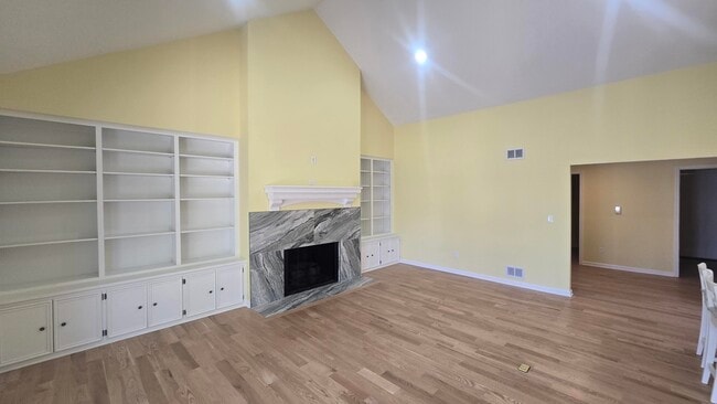 Building Photo - 2112 Quincy Ct