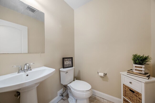 Building Photo - 90 Turtle Brook Rd