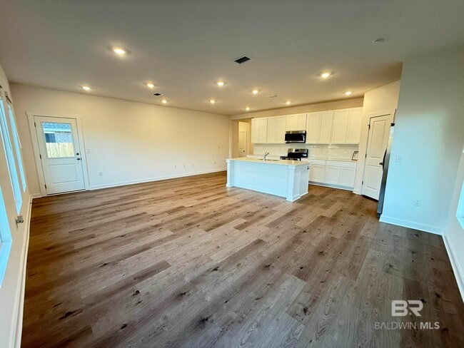 Building Photo - 19293 Maple Crest Loop