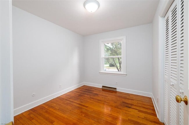 Building Photo - 5525 Greenefield Dr S