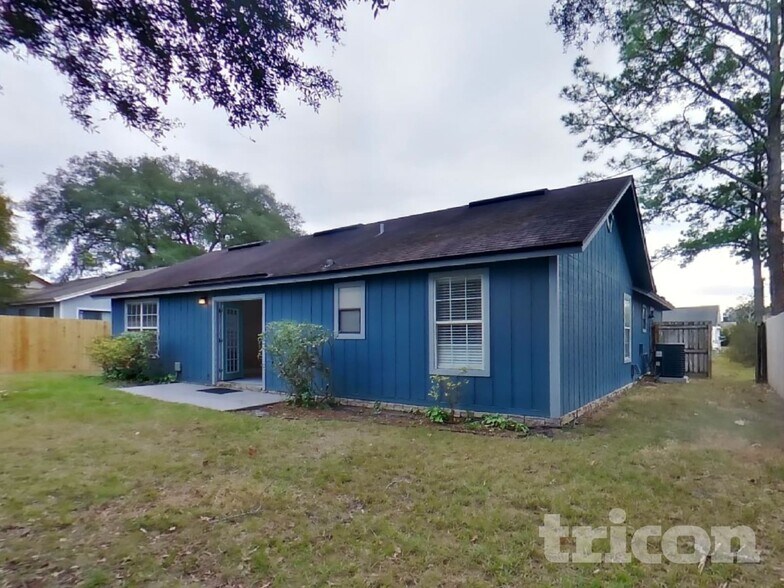 Building Photo - 3631 Mandarin Woods Dr N