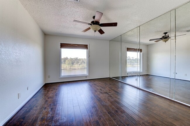 Building Photo - 2137 Casa Rio Cir