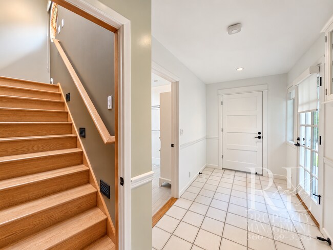 Building Photo - 14444 Sunrise Drive NE