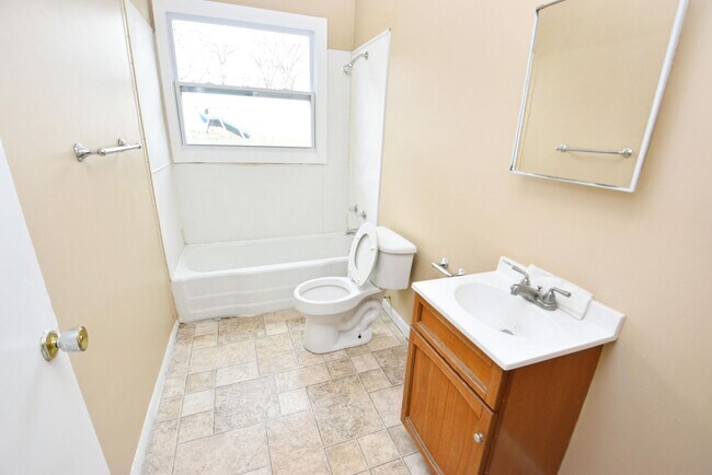 Building Photo - Remodeled 4 bedroom 2 bath home near Near Notre Dame