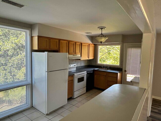 Building Photo - 1201 Old Cannons Ln