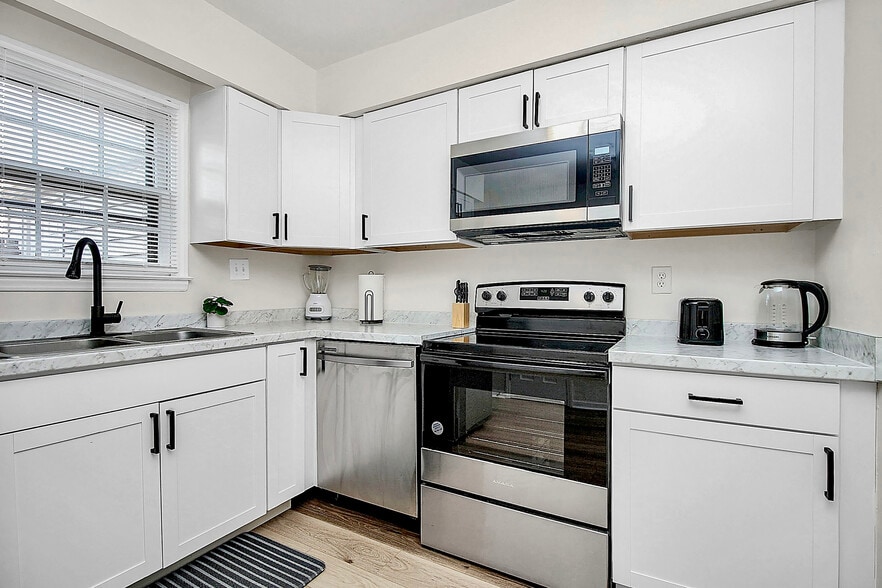 Building Photo - 6314 Old Pineville Rd