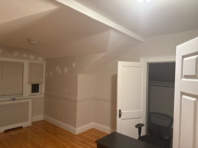 Building Photo - 40 Schuyler St
