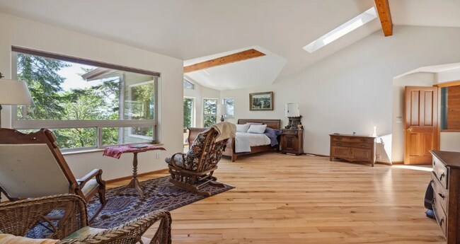 Building Photo - 25151 Pleasant View Dr