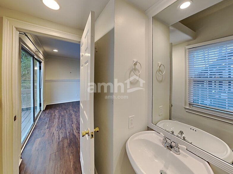 Building Photo - 468 Springfield Dr