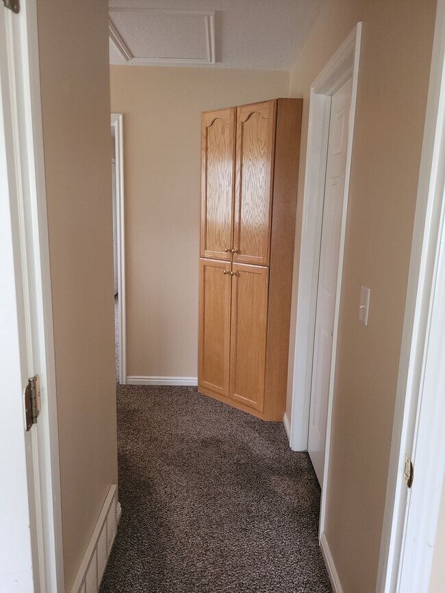 Building Photo - 2 Bed, 1.5 Bath Townhome in North Ogden with Private Patio – 2 Weeks Free Rent!