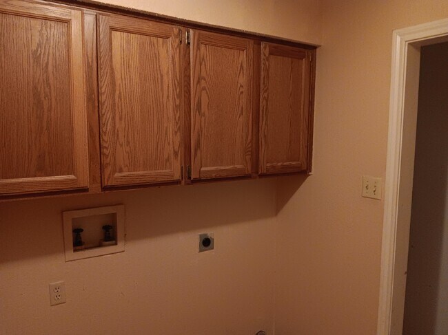 Building Photo - 807 Timberline Ct