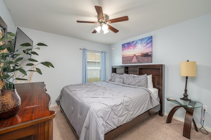 Building Photo - 501 Interlock St