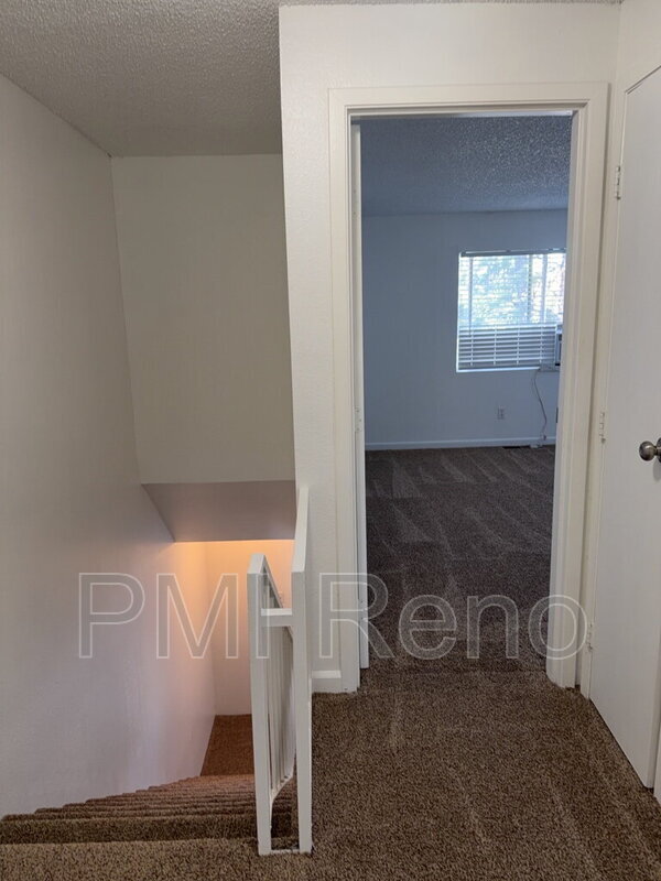 Building Photo - 1424 E 9th St