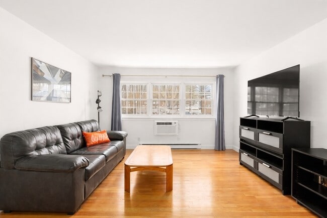 Building Photo - 147 Milk St