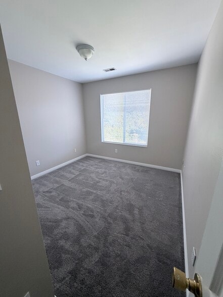 Building Photo - 198 E 5460 S