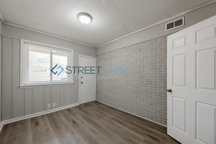 Building Photo - 1014 Rosedale Dr