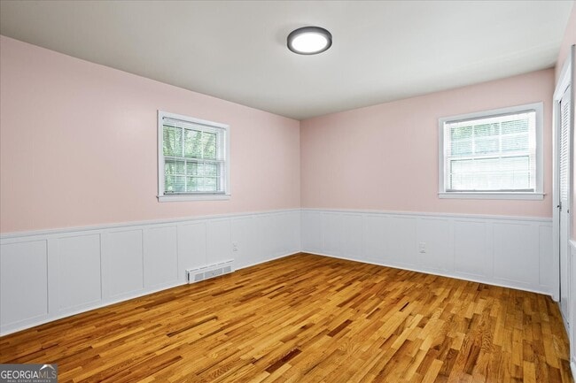 Building Photo - 7121 Forest Dr SE