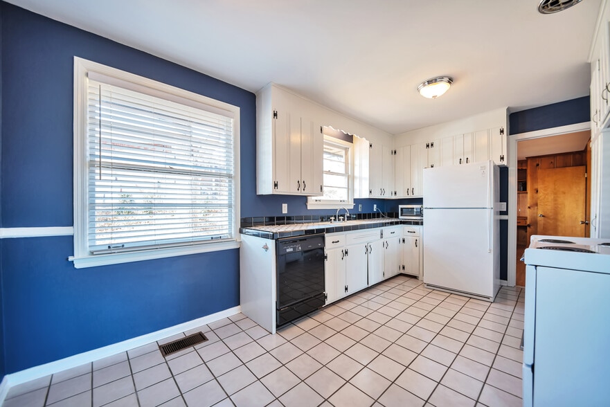 Building Photo - 801 Potter Ln