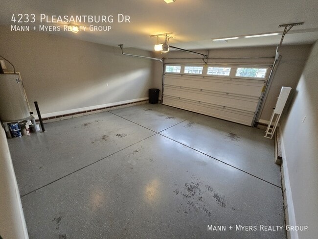 Building Photo - 4233 Pleasantburg Dr