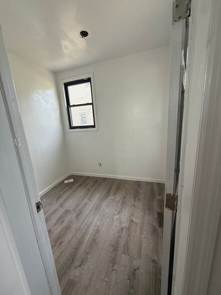 Building Photo - 84 N Allen St