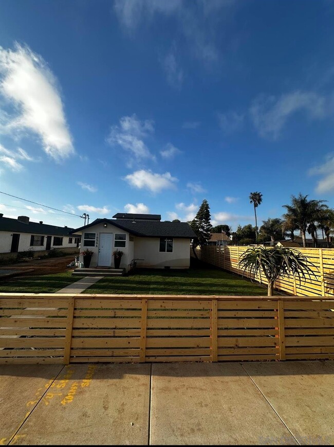Building Photo - 1656 Evergreen Ave