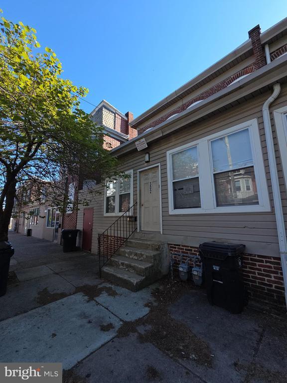 Building Photo - 302 W 23rd St
