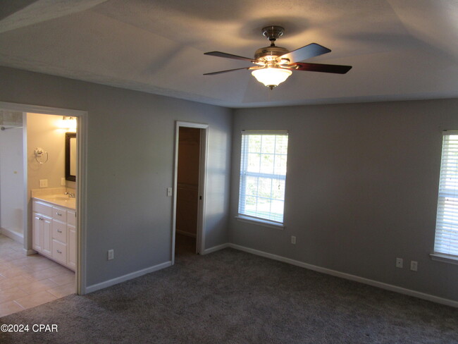 Building Photo - 918 Amber Way