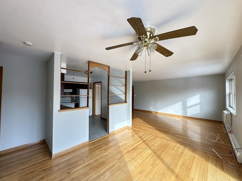 Building Photo - 1004 S River Rd