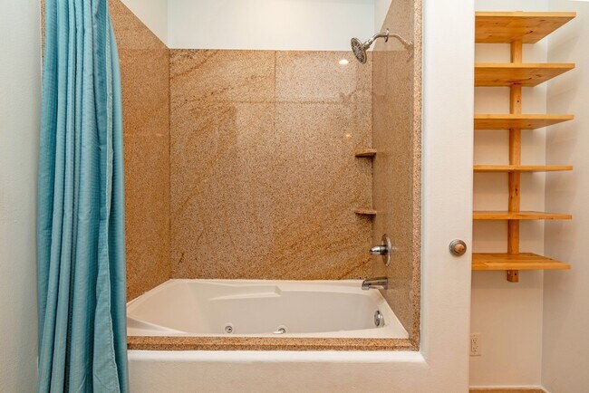 Building Photo - 9420 Seawall Blvd