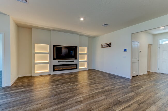 Building Photo - 339 Barebow Ln