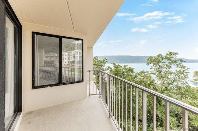 Building Photo - 1155 Warburton Ave