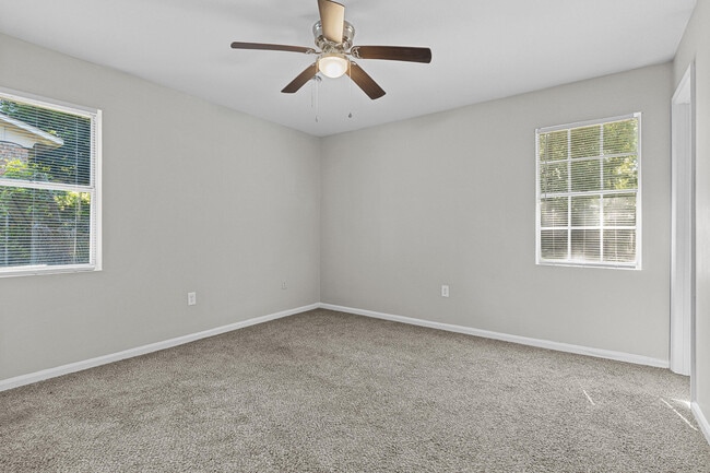 Building Photo - 3630 Columbine Dr