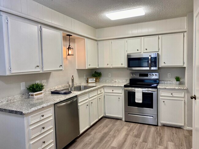 Building Photo - 5539 Auburn St