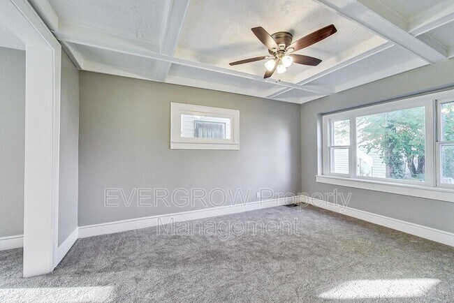 Building Photo - 3470 N Kenwood Ave
