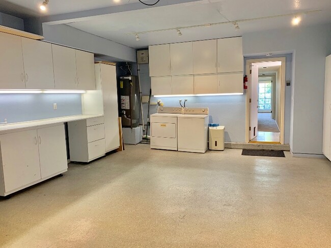 Building Photo - 1642 Harper Ave