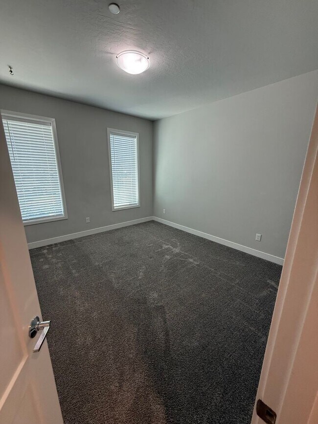 Building Photo - Three Bedroom Two Bath in West Village