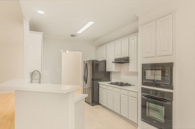 Building Photo - 71 N Queenscliff Cir