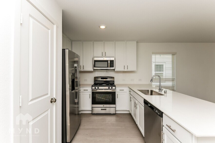 Building Photo - 2708 Ctr Crk Ln