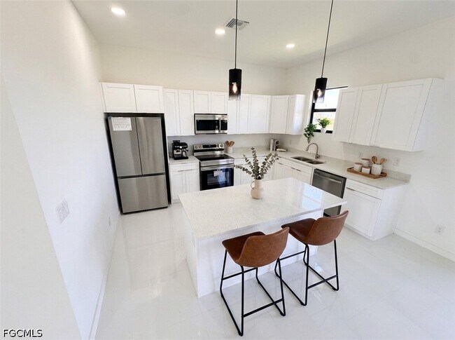 Building Photo - 3032 NW 41st Ave
