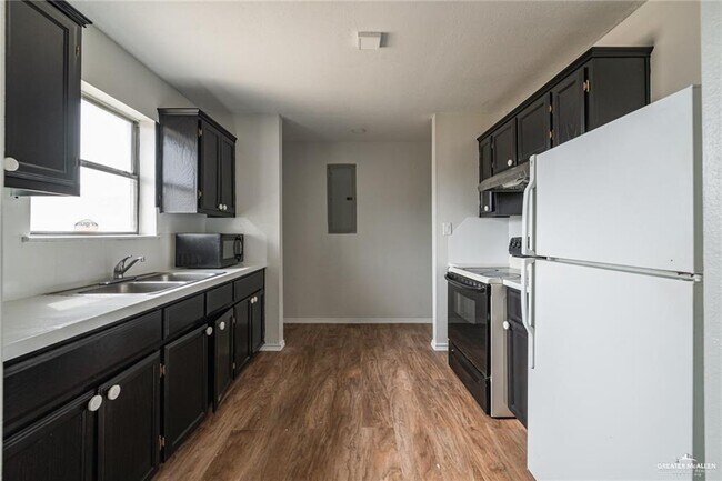 Building Photo - 707 W Gabriella Ave