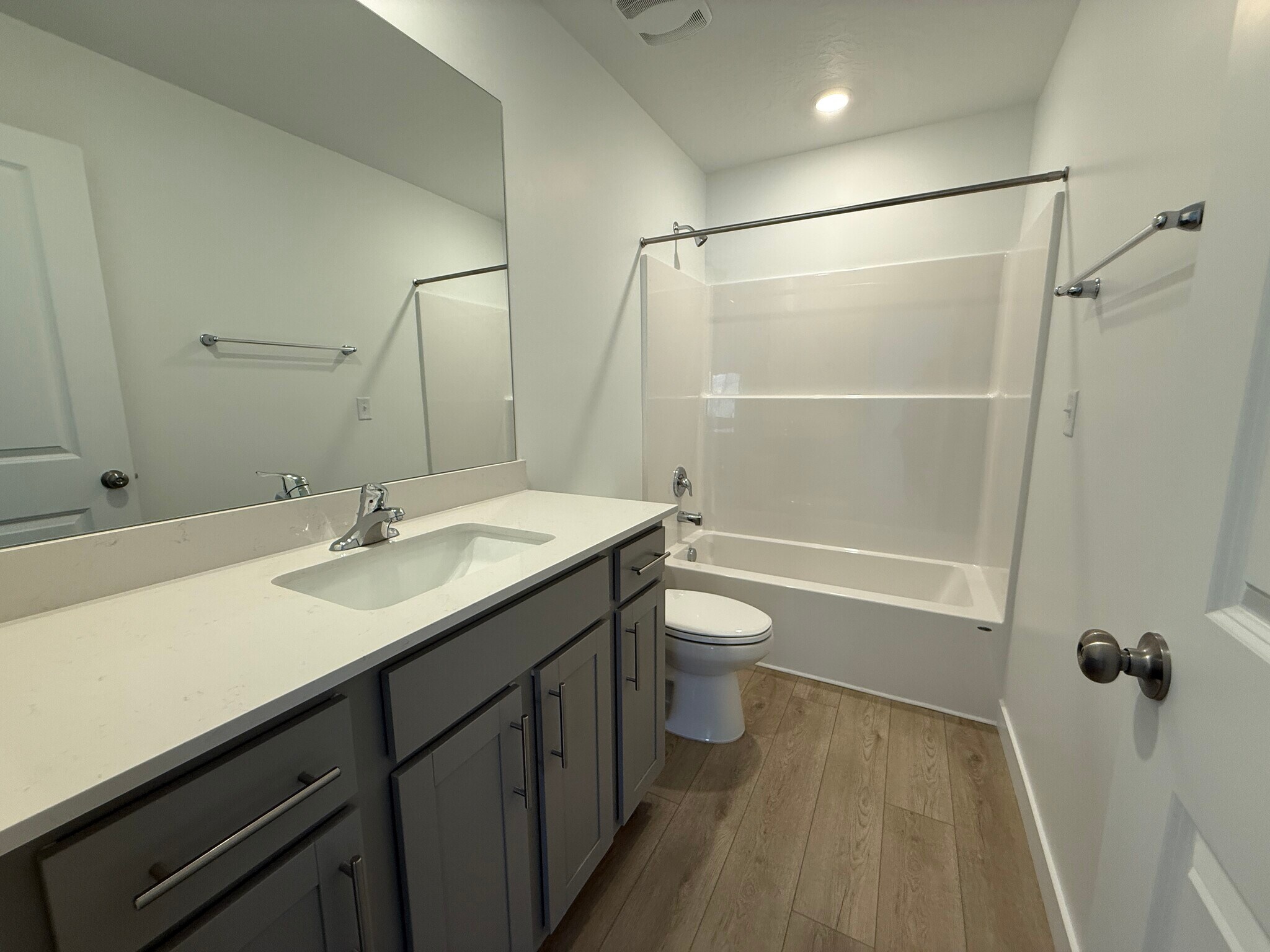 Building Photo - 1508 W Charmer Ln