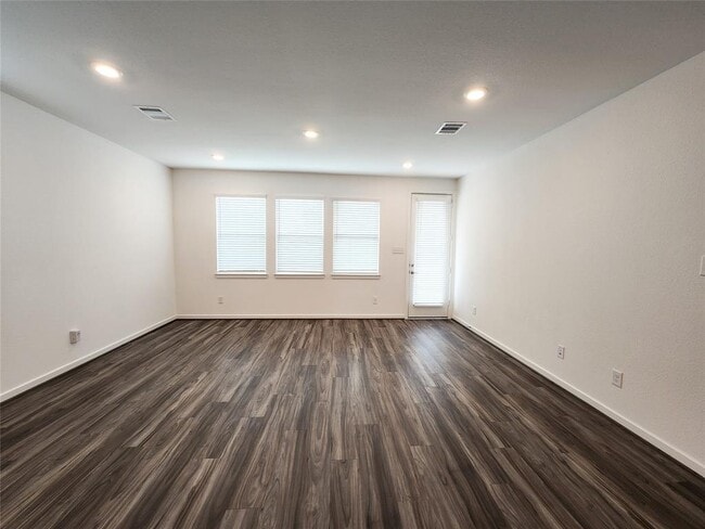 Building Photo - 7230 Greenbriar Bnd Ct
