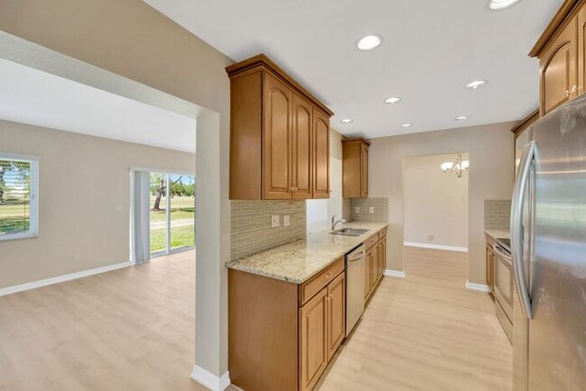 Building Photo - 2 BR, 2 BA Home in the Mainlands on the 18...