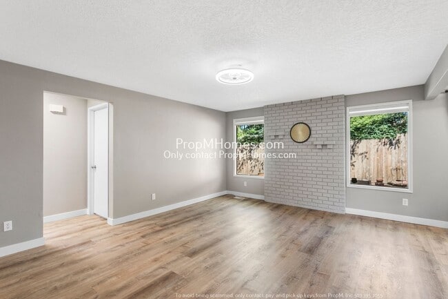 Building Photo - Thoughtfully Updated Two Bedroom Duplex in Oak Grove! DEPOSIT SPECIAL