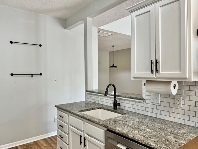 Building Photo - OPEN and SPACIOUS!
