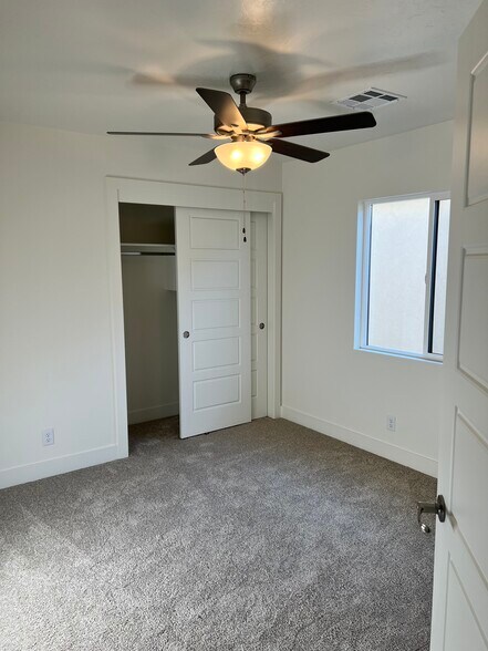Building Photo - 499 S Stewart Creek Cv