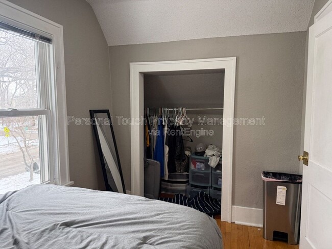 Building Photo - 606 5th St S