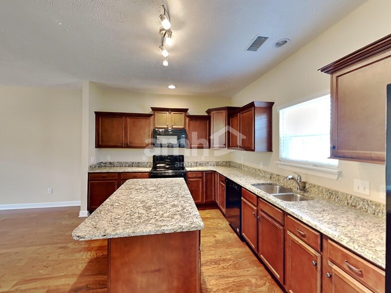 Building Photo - 886 Daybreak Dr